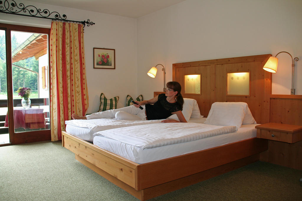 Hotel Garni Pension Zur Wacht ชตรอเบิล ภายนอก รูปภาพ