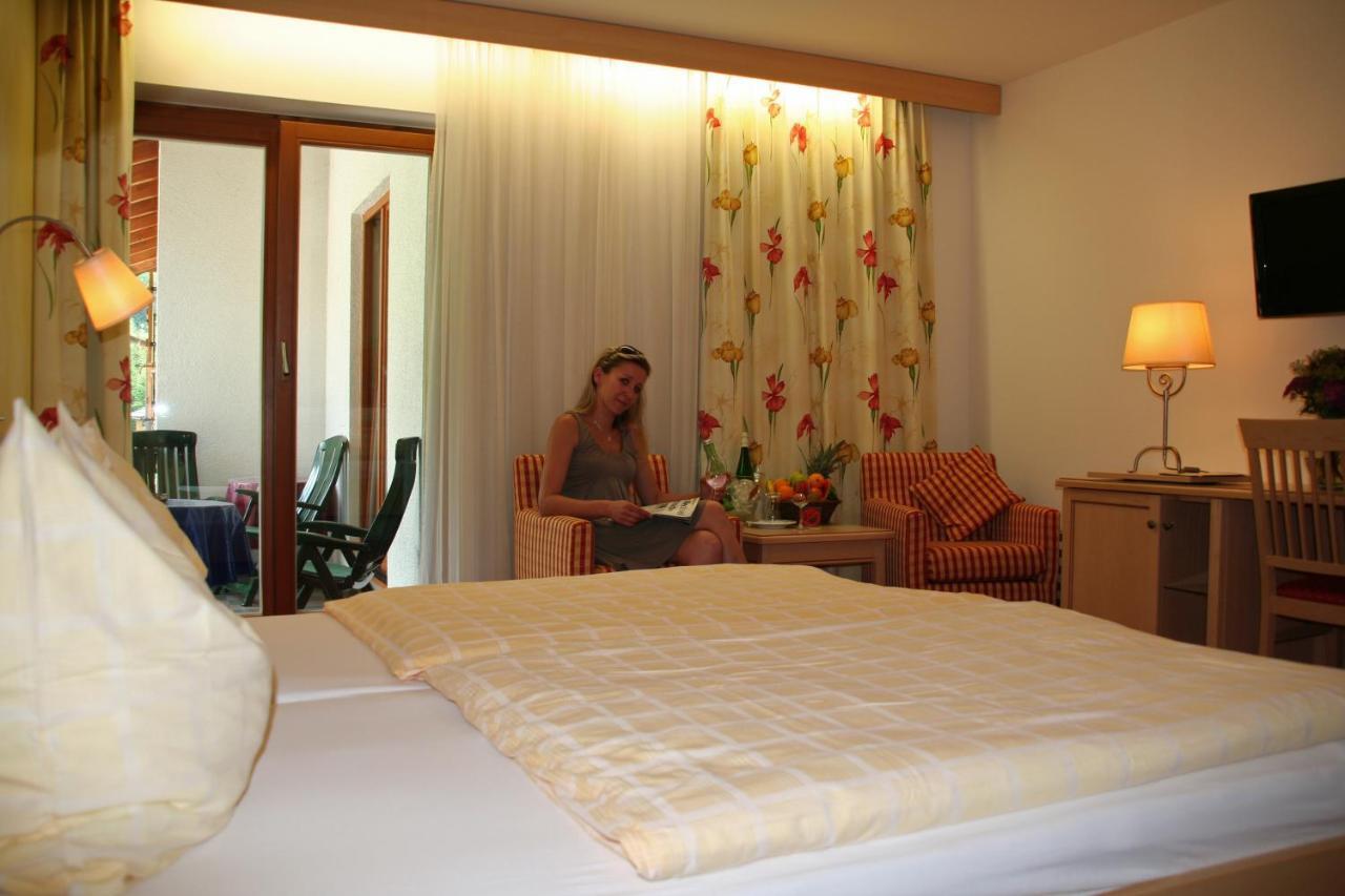 Hotel Garni Pension Zur Wacht ชตรอเบิล ภายนอก รูปภาพ